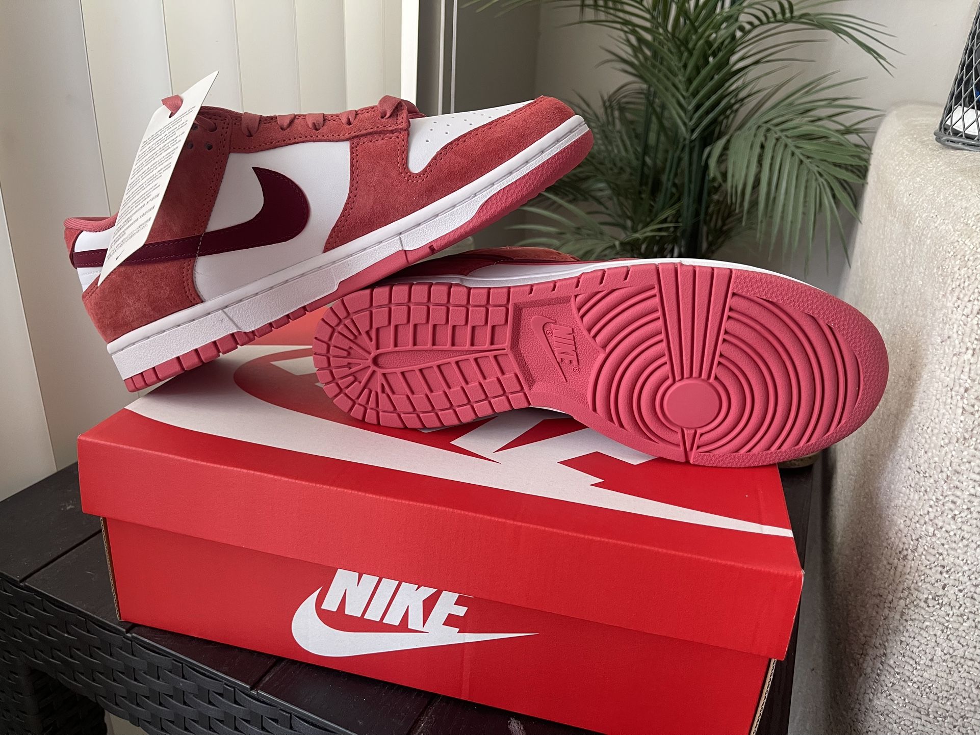 Nike Dunk Low Valentine 2024
