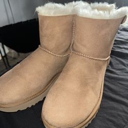 Ugs size 8