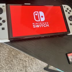 NINTENDO SWITCH OLED WHITE USED  LIKE BRAND NEW 