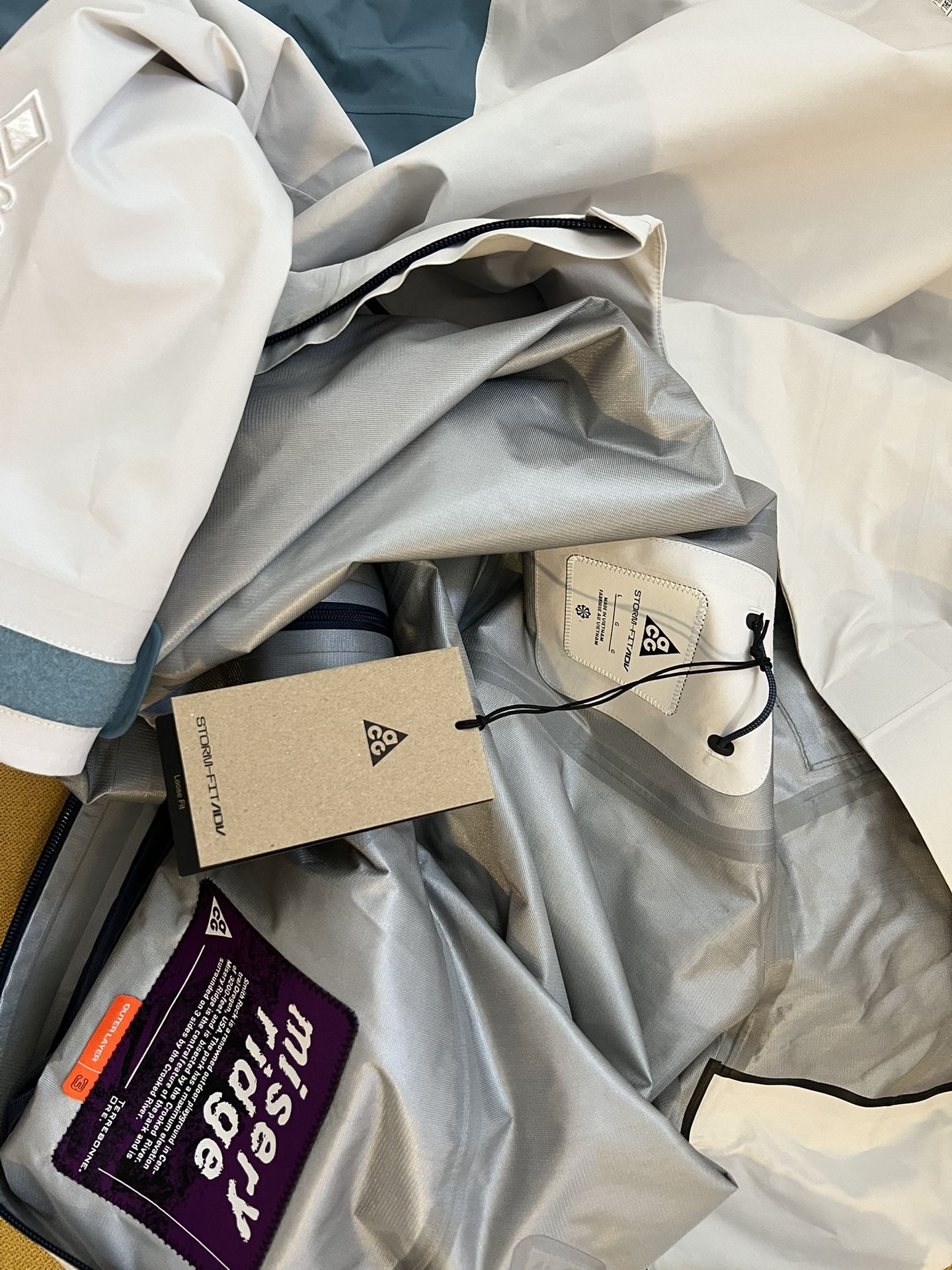 Nike Men’s Large ACG Jacket