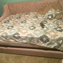Full Size Daybed With Under Storage 
