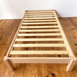 Simple platform twin size bed frame (like Thuma) // Can Deliver 