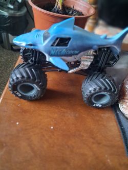 Toy monster truck