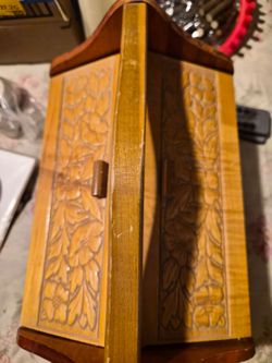 Vintage shoe shines box