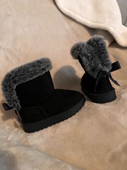 Snow boots