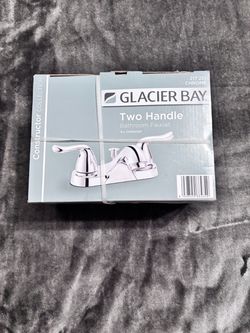 Glacier Bay Constructor 4 Double Handle Bathroom Faucet/ Grifo de baño de doble manija Glacier Bay Constructor 4