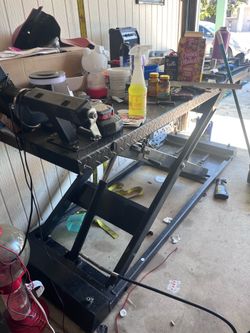 Motorcycle hydraulic jack stand