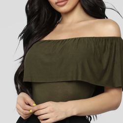 Fashion Nova Sexy Ruffle Off The Shoulder Bodysuit Size M - Excellent Preloved Condition
