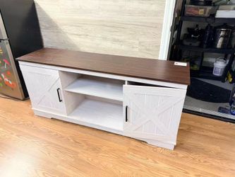 Like New TV Stand / Entertainment Center