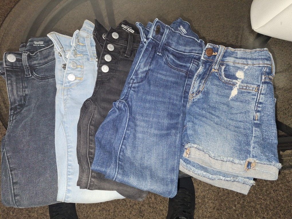 Girls  Old Navy Jeans. 4 Pair  And I Pair Old Navy Jean  Shorts 