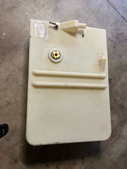27 gallon below deck fuel tank.
