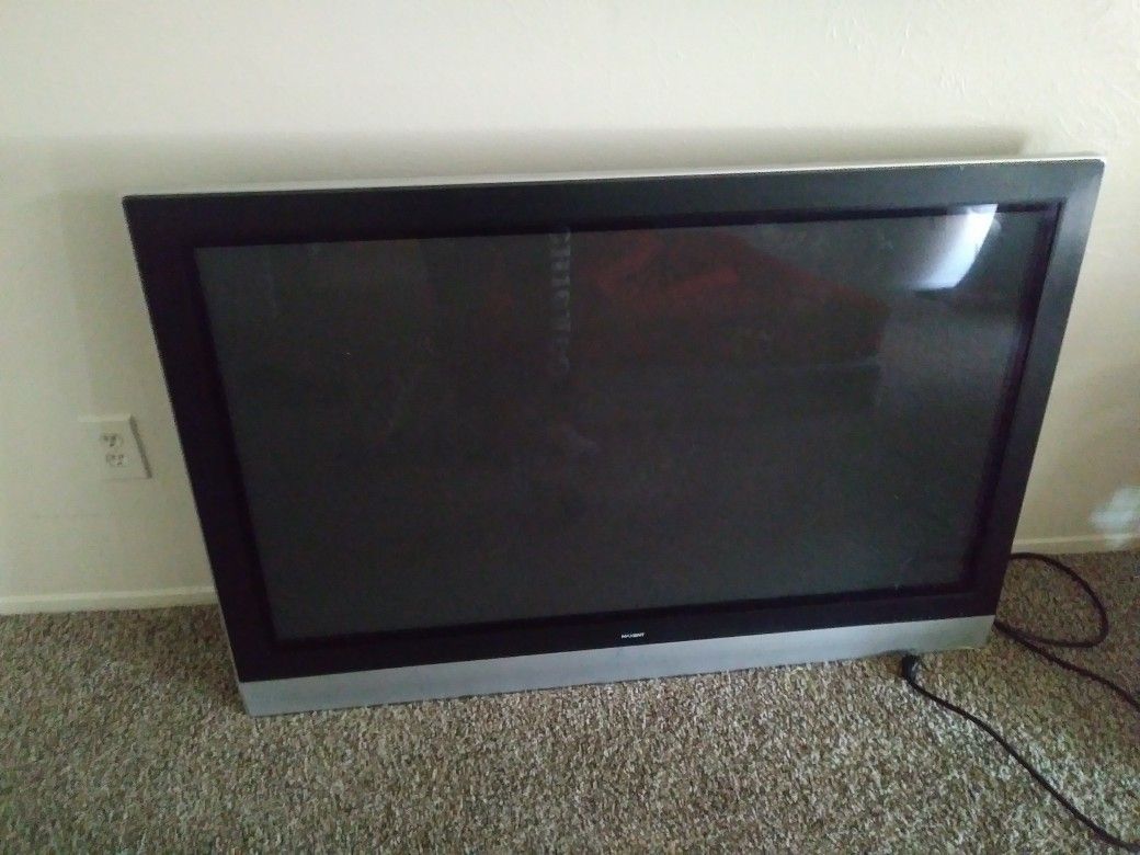 58 in computer monitor//tv (Maxent)