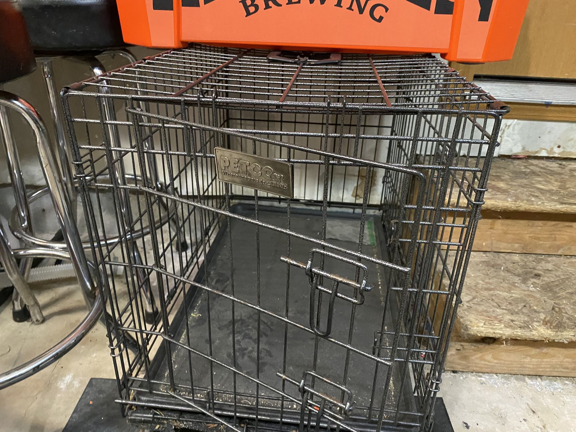 Black Dog Cage A Bit Dirty Not To Much
