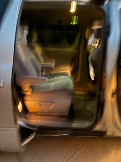 Toyota sienna, plateado familiar de 7 pasajeros