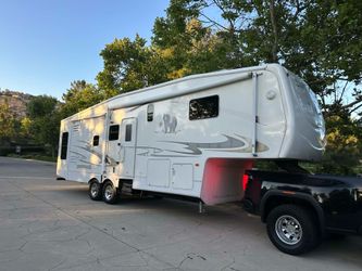 2008 fifth wheel trailer three slideouts