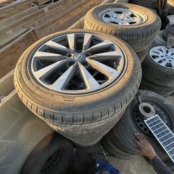 2018 Nissan Altima 17 in wheel with tire