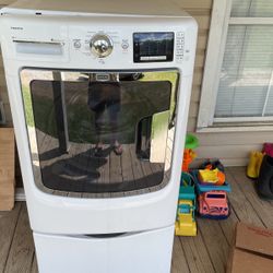 Maytag Maxima Washer and Dryer, matching Set with pedastals