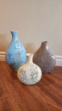 Set Of 3 Flower Motif Vases, Size Please Read Description