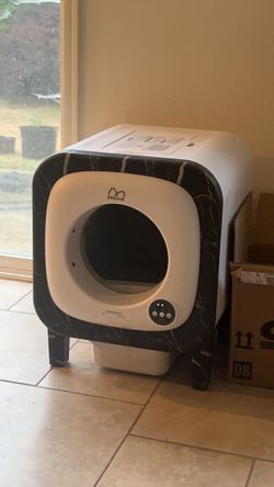 Self-clean Cat Litter Box.