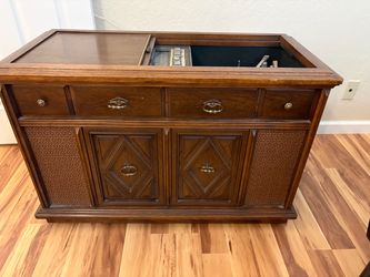 Vintage Magnavox Astro-Sonic Stereo Console 🎶📻