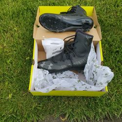 Under Armour Highlight Footbal Cleats 11.5. $25.00 OBO