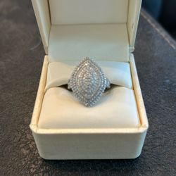 Woman’s Platinum Ring Size 7