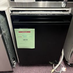 Dishwasher, Bosch Open Box 24” Dishwasher 