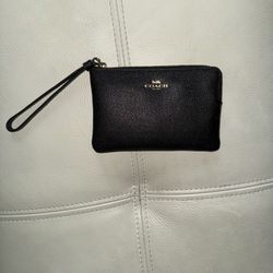 Women’s Coach Wristlet Wallet