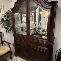 China Cabinet Solid Wood Like New 