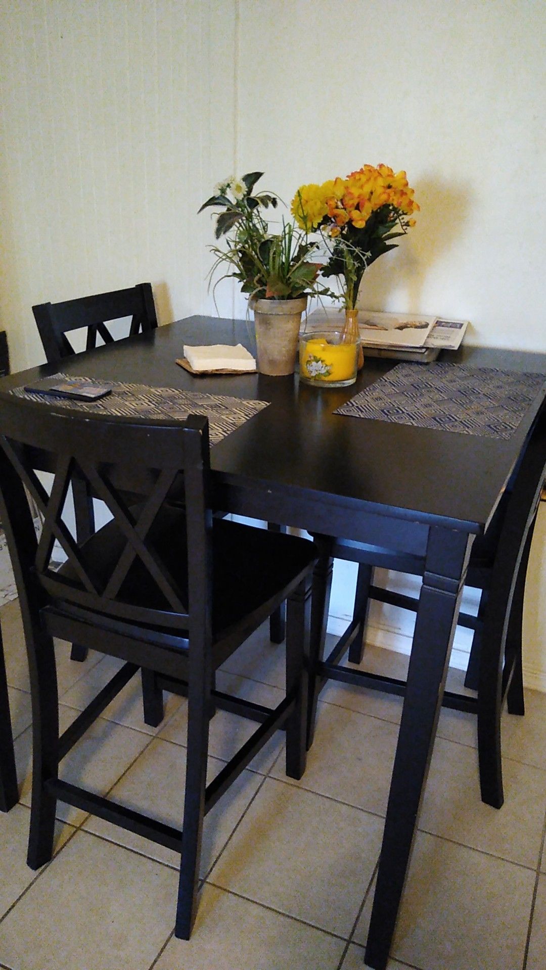 Kitchen table only comes with 3 chairs