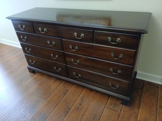 Bedroom furniture matching 4 poster bed