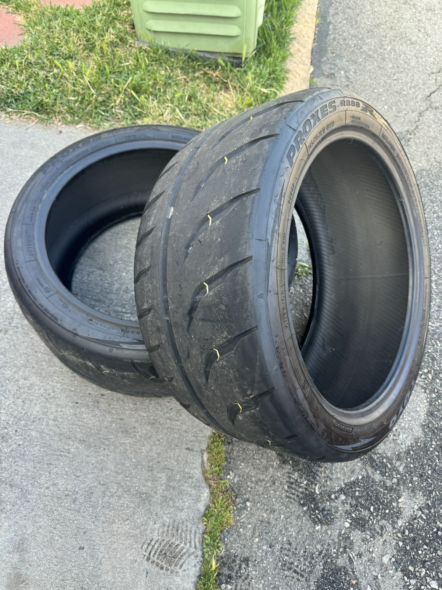 285/35/19 Toyo R888R