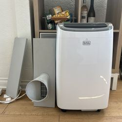 8000 BTU Ac Unit  Black N decker 