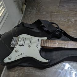 YAMAHA EG112C2 ELECTRIC GUITAR WITH YAMAHA GA-10 AMP