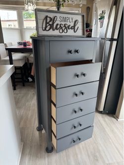 ✨✨ GORGEOUS GRAY TALL 6 DRAWER DRESSER✨✨