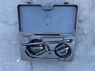 Windshield installing tool