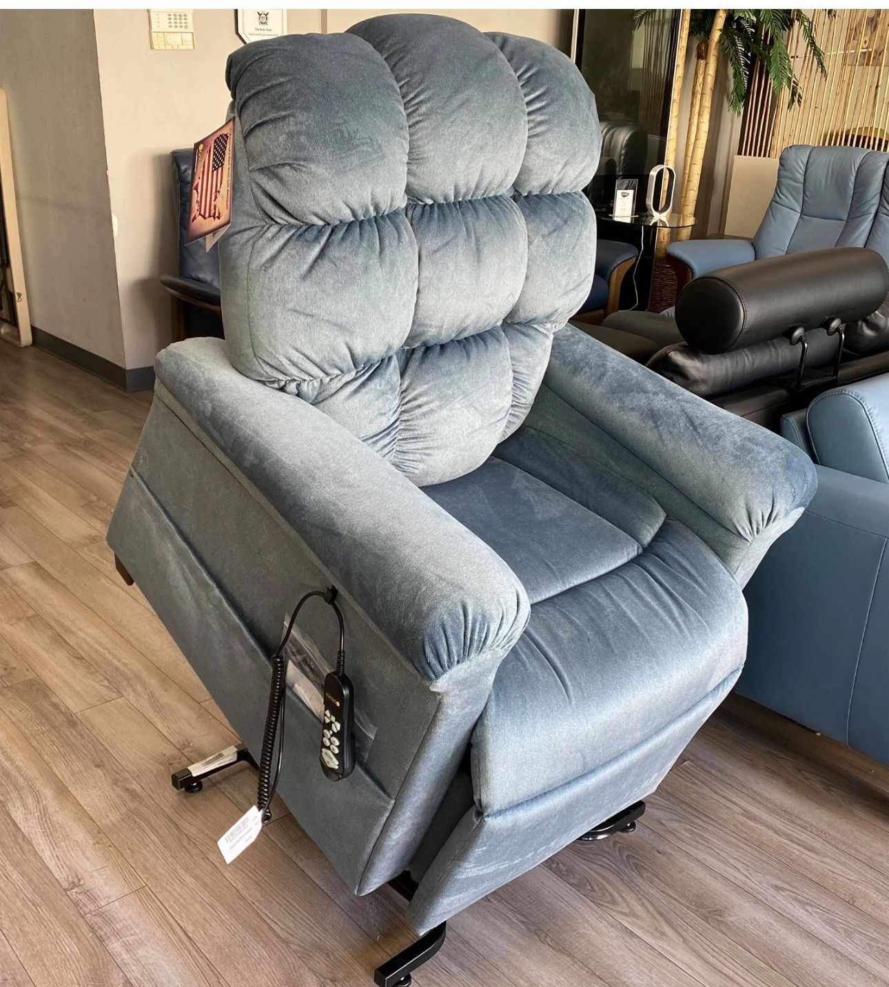 Golden Technologies Power Lift Recliner — Mobility / Elderly / Senior / Disability / Medical Equipment