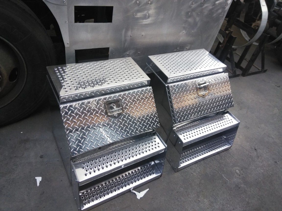 Tools bed 350$ each wit braquets incluid