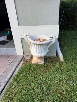 Classical Stone Garden Urn Planter