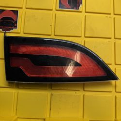 2011 To 2015 Chevrolet Volt Tail Gate Trunk Lid Left Driver LH Side Light 