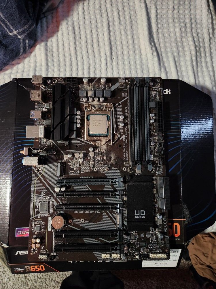 Gigabyte B560 DS3H AC Motherboard (With CPU Included!) 