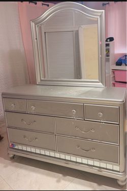 Silver Glam Dresser with Mirror – 7 Drawers