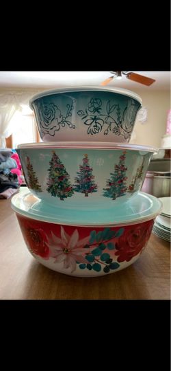 Pioneer Woman Holiday Plastic Bowls