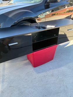 Entertainment center