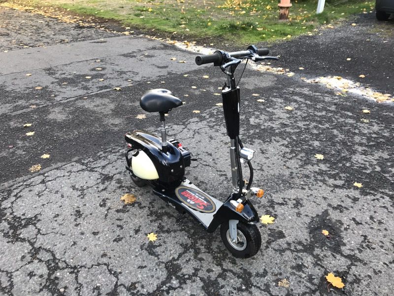 Salorr 43cc Gas Motor Scooter for Sale in Happy OR -
