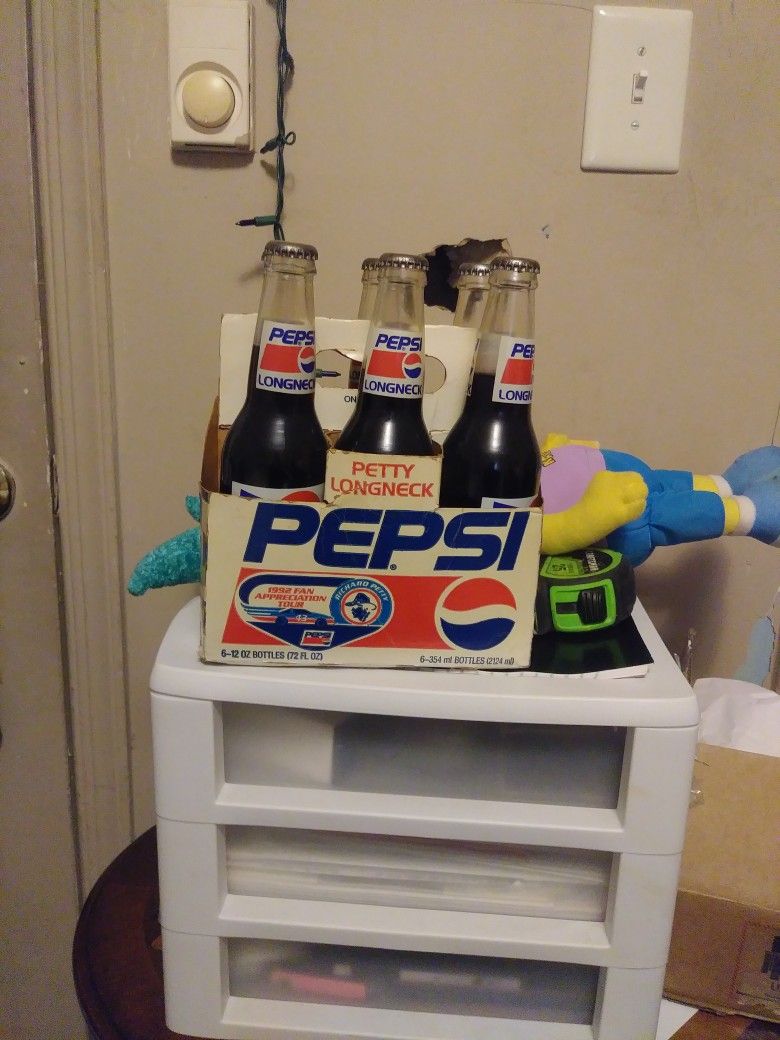 Pepsi Petty Long Neck 6pack