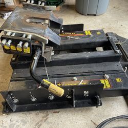 Demco Sliding Fifth Wheel Hitch
