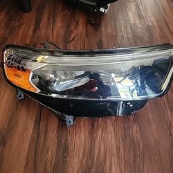 2020 / 2022 FORD EXPLORER RIGHT HEADLIGHT  Right 