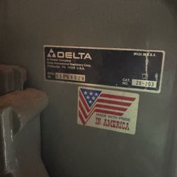 Delta 28-203 Band Saw. 
