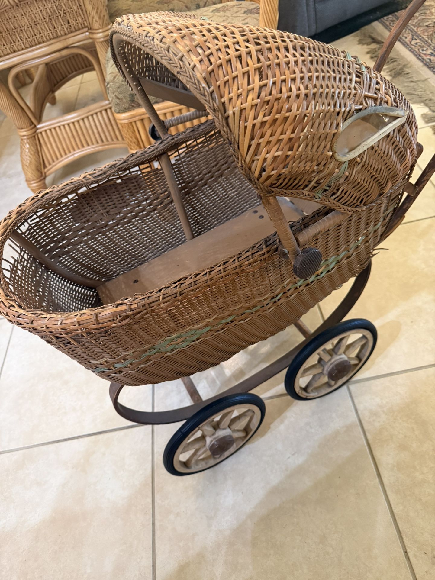 Vintage Wicker Doll Carriage / Bassinet / antique nursery décor / photo prop